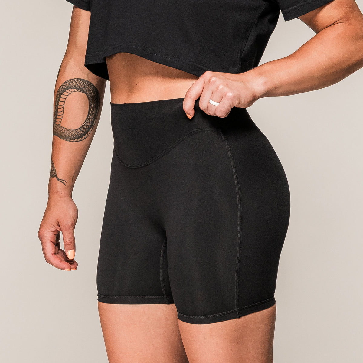 CLASSIC TRAINING SHORTS - Women's